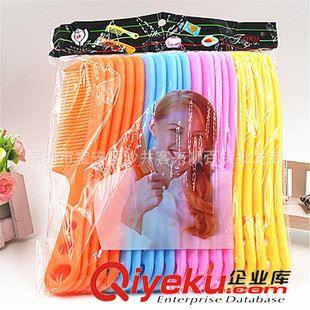 彩色大三孔梳 淘寶熱賣小禮品，美發(fā)專業(yè)與一元批發(fā)的完美結(jié)合